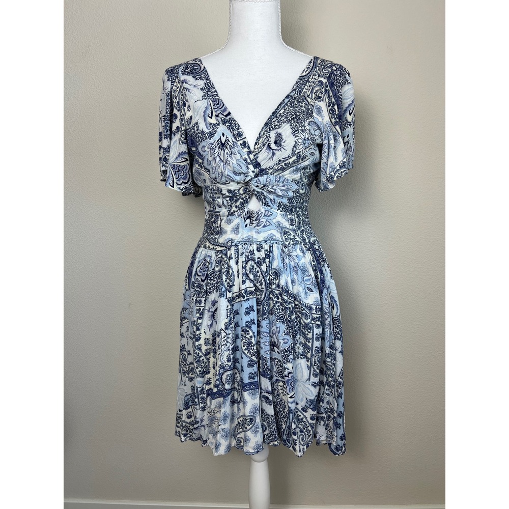 Angie Boho Paisley Mini Dress Blue White Cutout Flutter Sleeve Size M Smocked